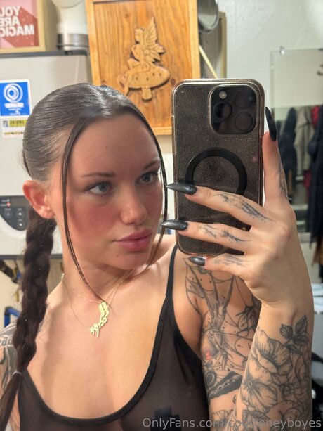 Courteneyboyes nudes pornstar archive