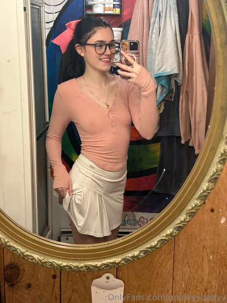 Graceyybabyy model pretty photos