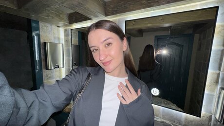 Ebonyshani adult star picture