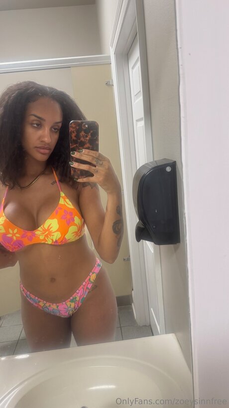 Zoeysinnfree pornstar adult archive