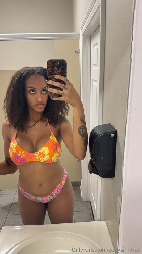 Zoeysinnfree top actress photo