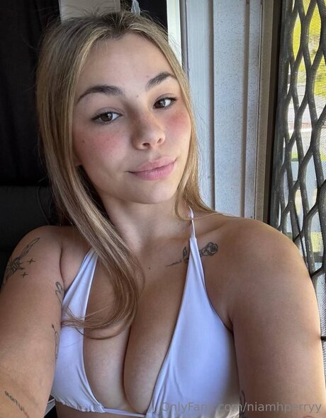 Niamhperryy exclusive actress pictures