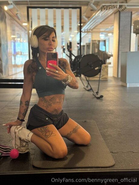 Bennygreen Official naked actress photo