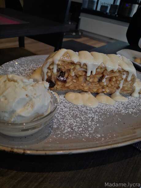 Madame Lycra pornstar photo