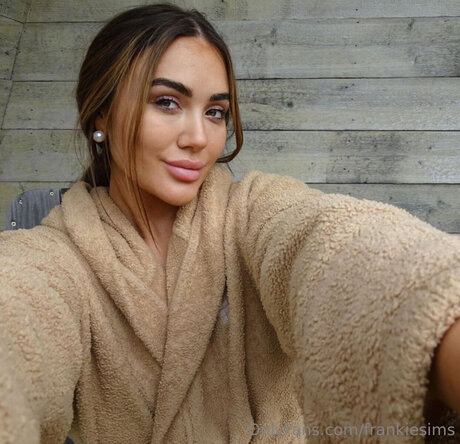 Frankiesims nice actress photo