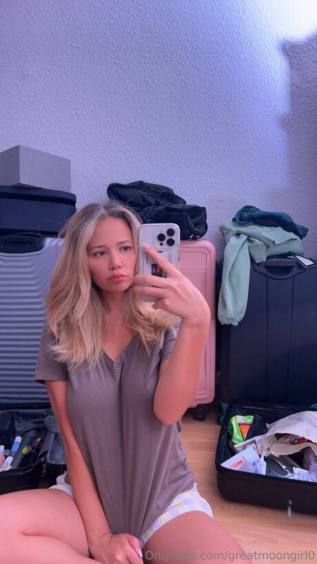 Greatmoongirl0 star free pic