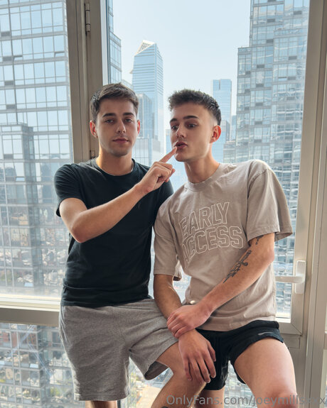 Joeymillsxxx art actress photos