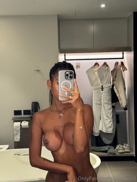 Maeurnsmiles perfect model pic