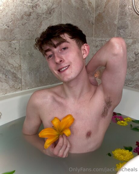 thick girls onlyfans erotic image