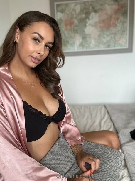 Bustybellevip Xx star naked pictures