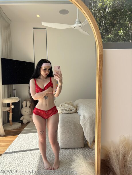 Laararose model sexy images