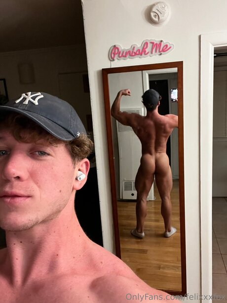 Felixxxfox model nude images