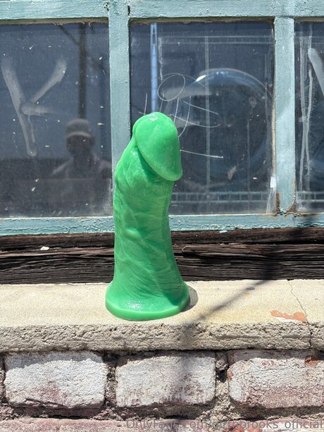 Girthbrooks Official model pretty archive