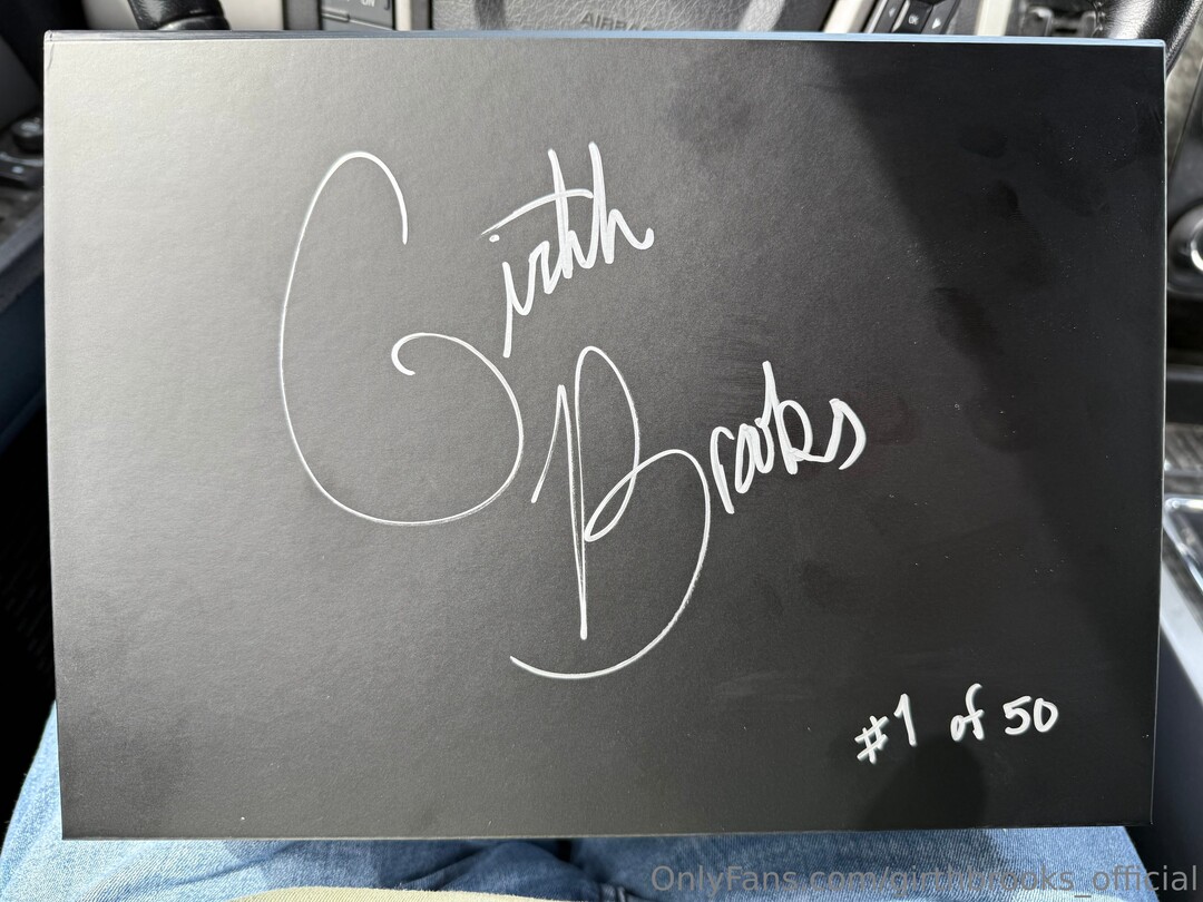 Girthbrooks Official star nudes photo