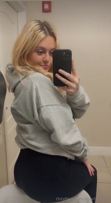 Pearlsbabes star exclusive pics