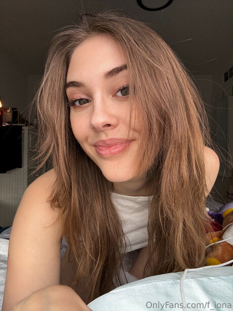 F Iona model hot image