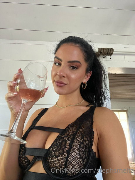 Stephanie Smeltz hd star pictures