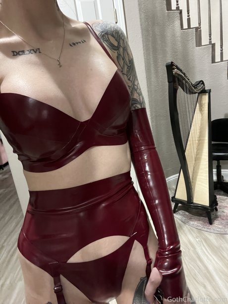 Charlotte Sartre free model pics