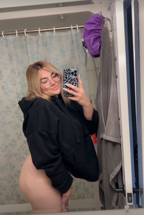 Busty Kait sexy model archive