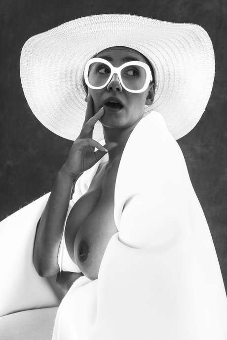 Aleksandraka model pornographic galleries