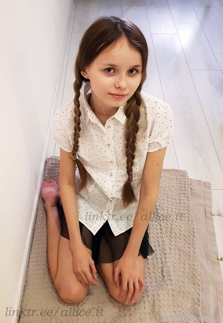 Alisaya_ hot actress photo