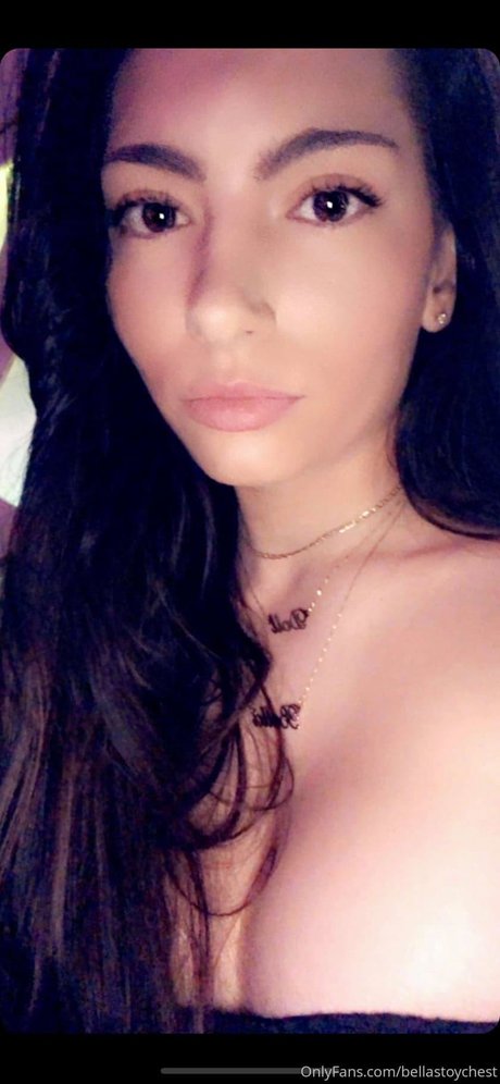 Bellas Toy Chest_ naked model photos