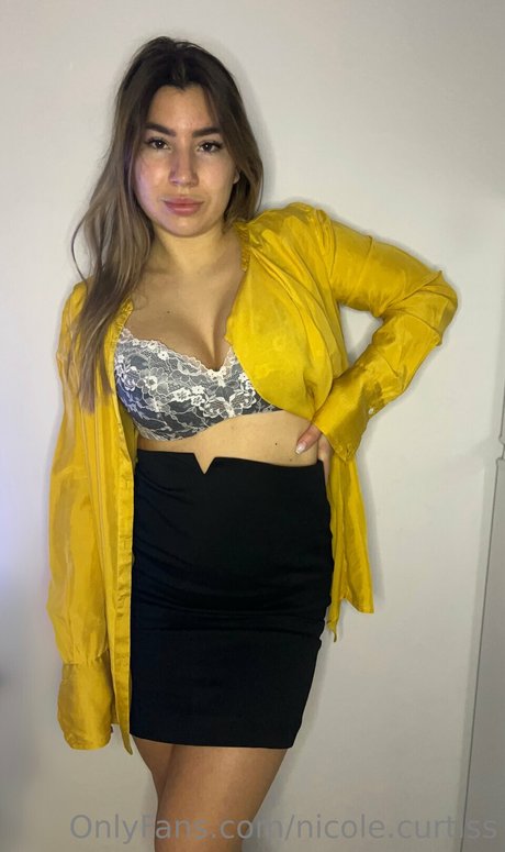 Nicole Curtiss_ model free photos