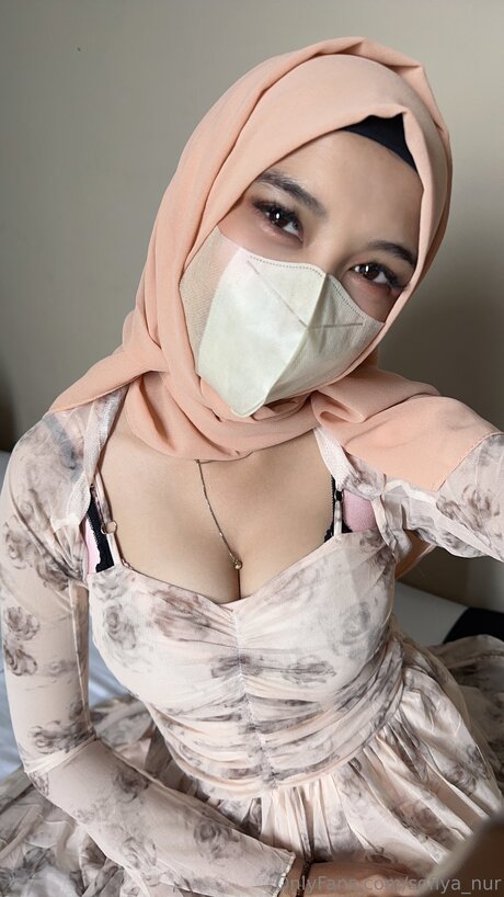 Sofiya Nur naked pornstar image