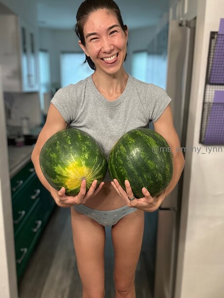 Ms Emmy Lynn porn model pics