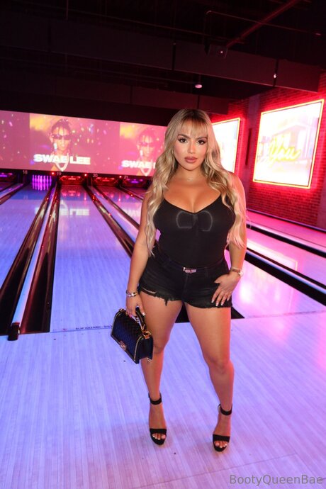 Bootyqueenbae star top picture