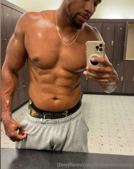 Thiaguitooxonly model adult photo