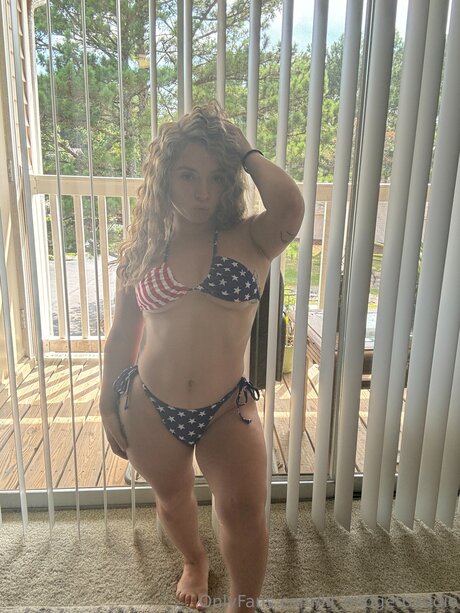 Lil Midgetbaddie sexy pornstar image