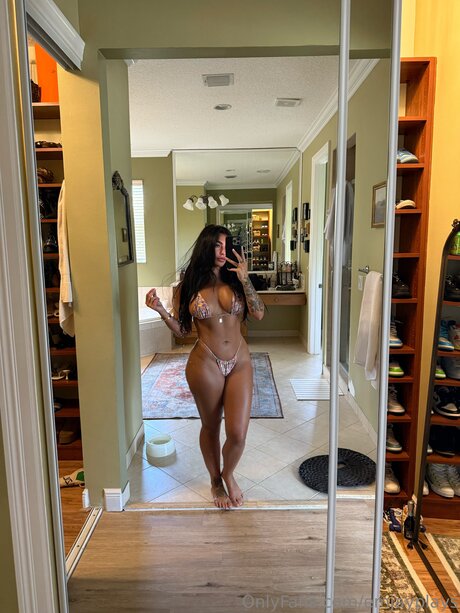 Emjayplays model nice image