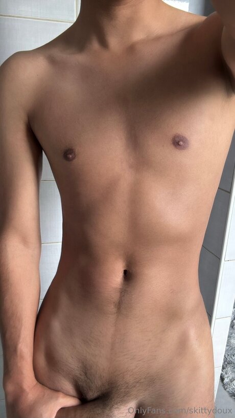 Skittydoux adult model img