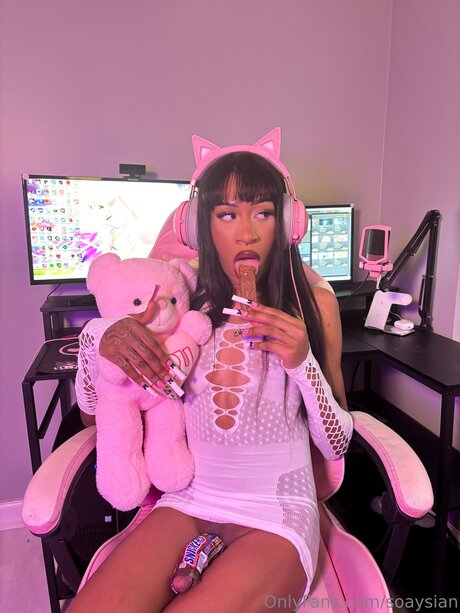 Soaysian model high quality pic