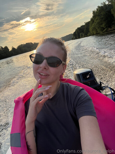 Aurora Delph free star photo