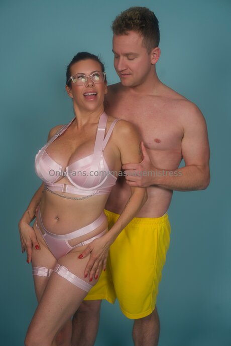 Massagemistress star sex pic