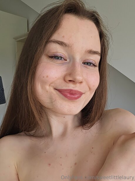 Sweetlittlelaury pornstar nude image