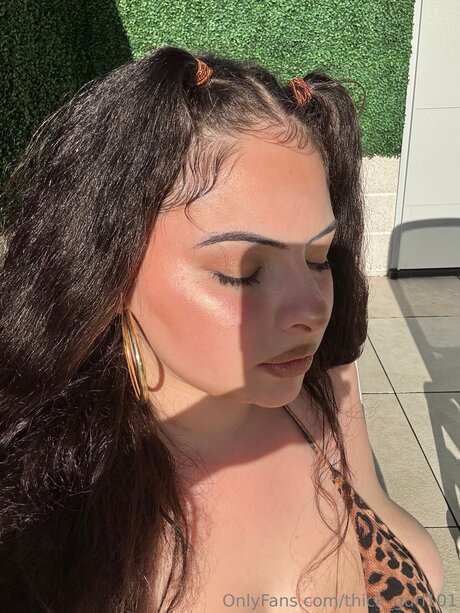 Thick Gurl101 pornstar hd image