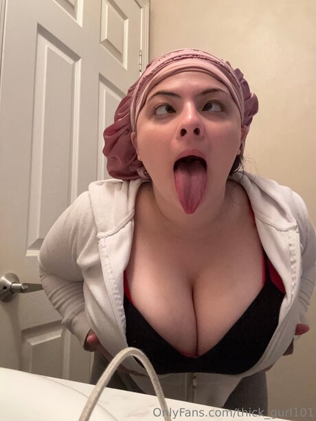 Thick Gurl101 star adult photos
