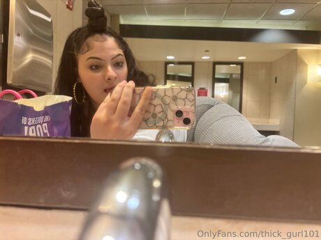 Thick Gurl101 pornstar picture