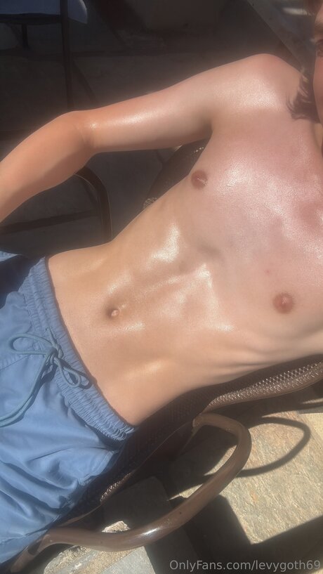 Levygoth69 star perfect img