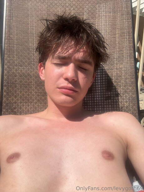 Levygoth69 pornstar naked image