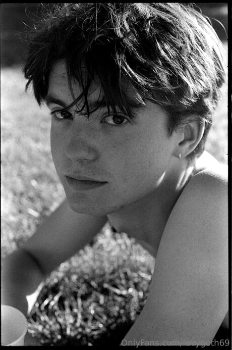 Levygoth69 model free archive