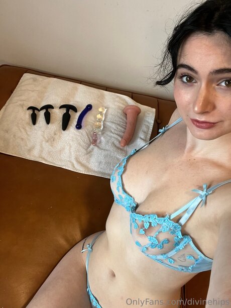 Divinehips sexy actress pictures