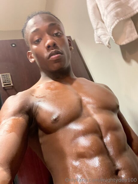 Mightydee100 sexy model pic