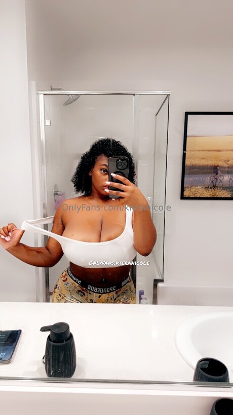 Kieranicole naked pornstar pic