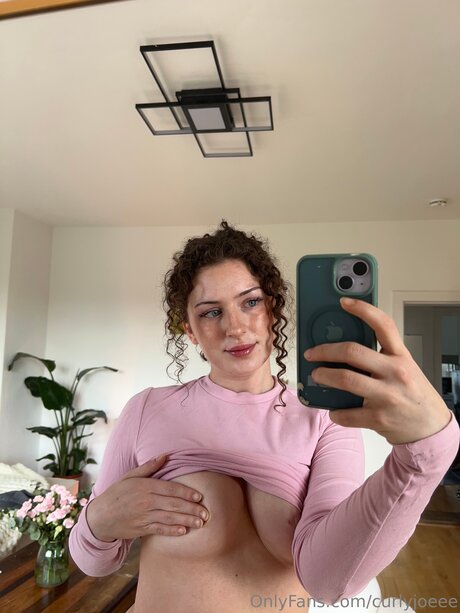 Curlyjoeee star nude img