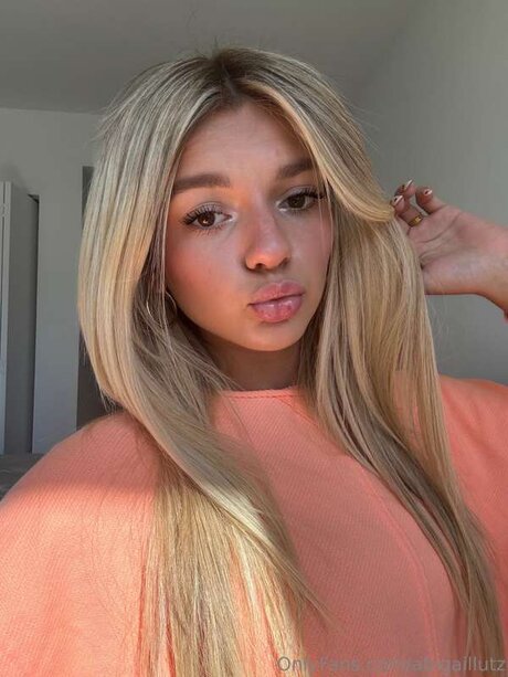 Abigaillutz pornographic model pic