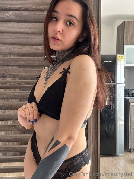 Misscrystel adult model pic